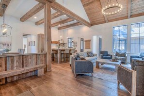 المنشأة من الداخل