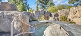Sprawling craftsman villa with hot tub, 2 patios, 2 firepits and club-house
