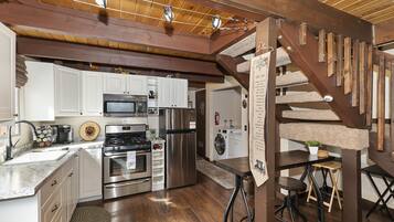 Frigorífic, microones, forn i placa de cuina