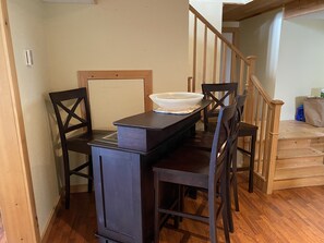 Dining - Cabot trail, walk to beach, luxurious living space, gorgeous Atlantic Ocean view (Chéticamp)