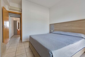 1 bedroom, internet, bed sheets