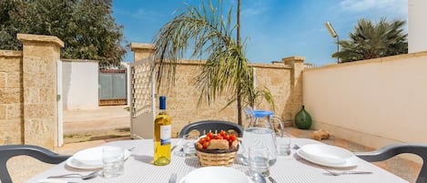 تناول الطعام بالخارج
