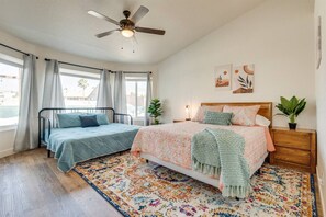 4 bedrooms, desk, iron/ironing board, travel cot