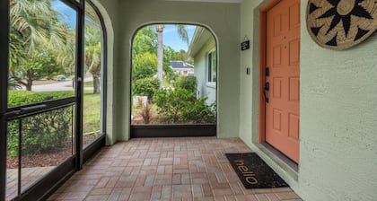 Heated Pool Retreat~10 min to Weeki Wachi~Sleeps 8