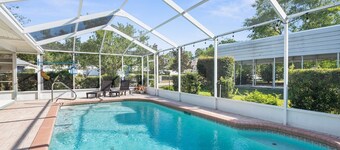 Clean, spacious home with heated pool near Weeki Wachi Springs! 