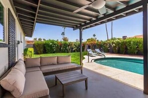 A heated pool - FREE Heated Pool/Games/Well Stocked (Tempe)