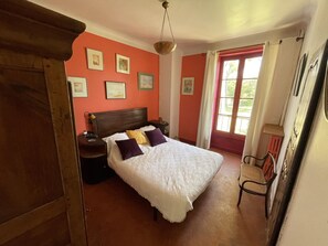 4 chambres, fer et planche à repasser, lit parapluie, Wi-Fi