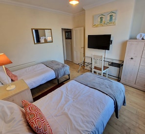 3 chambres, bureau, fer et planche à repasser, Wi-Fi gratuit