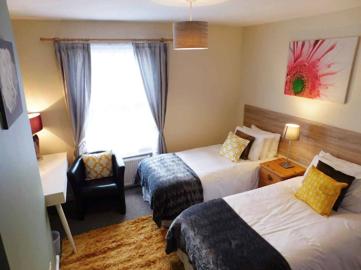 3 bedrooms, desk, iron/ironing board, free WiFi