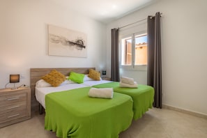 4 bedrooms, travel cot, free WiFi, bed sheets - Guesber, Finca 5StarsHome Mallorca (Ariany)