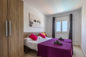 4 bedrooms, travel cot, free WiFi, bed sheets