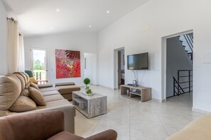 Smart TV, table tennis