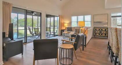 Spacious 4 bed/ 4 bath Villa on Golf Course