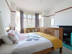 4 bedrooms, individually decorated, individually furnished, free WiFi - Ninety Eight (Southend-on-Sea)