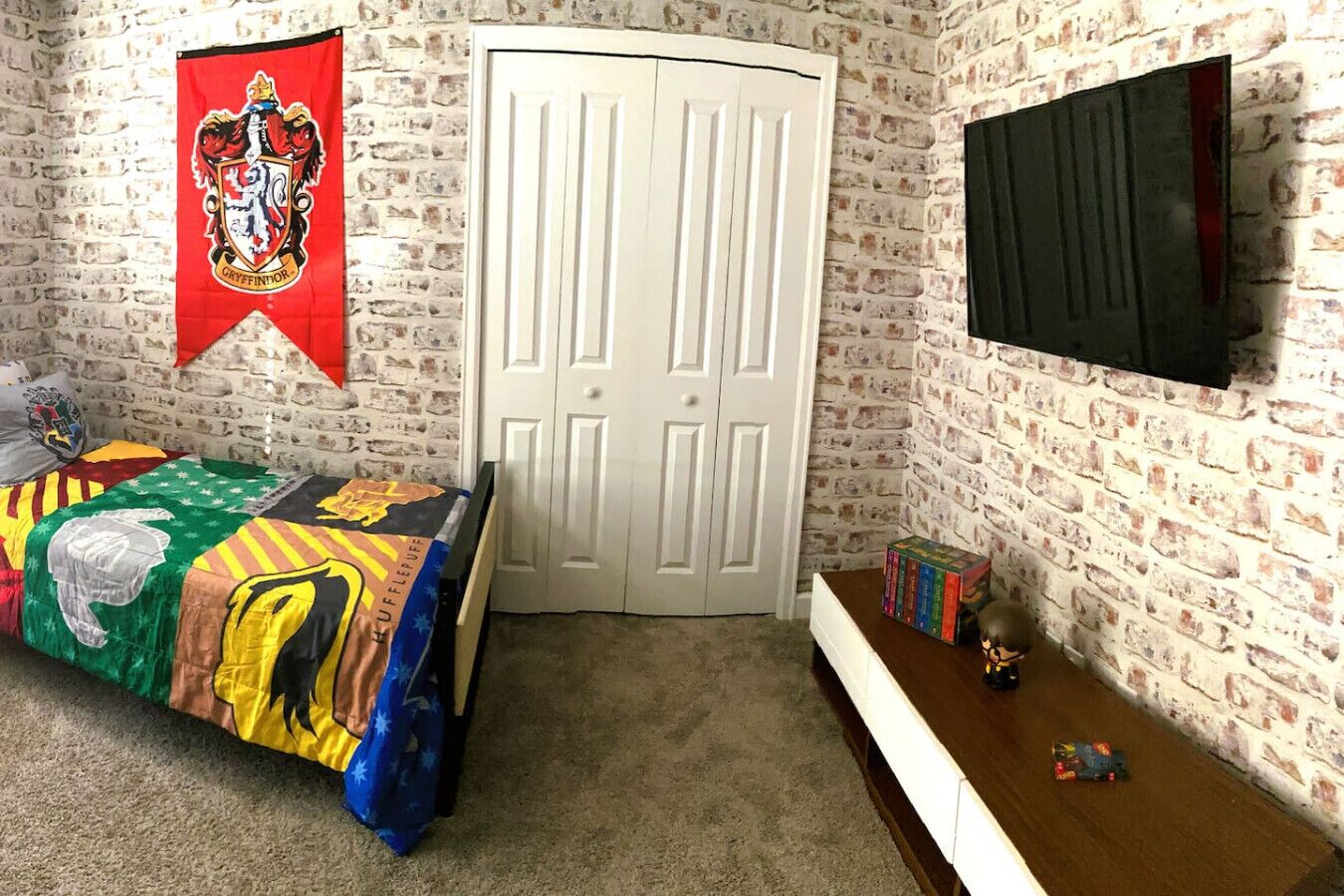 Iron/ironing board, travel crib, free WiFi, bed sheets