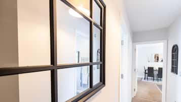 Apartment, Private Bathroom, City View | Lobby