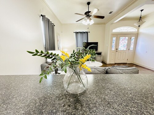 Villa 5, spacious townhouse in Tickfaw, LA