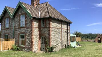 Cottage | Depan hartanah