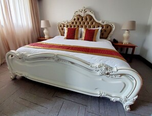 Waterfront Honeymoon Suite 2nd Floor | Silitysrauta/-lauta, ilmainen Wi-Fi, vuodevaatteet