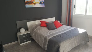 3 dormitorios, tabla de planchar con plancha, wifi y ropa de cama