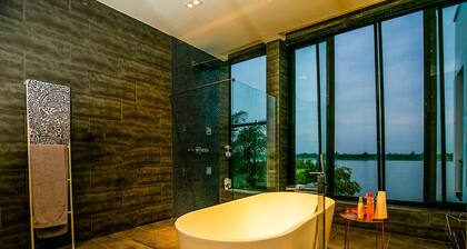 Modern Waterfront Villa