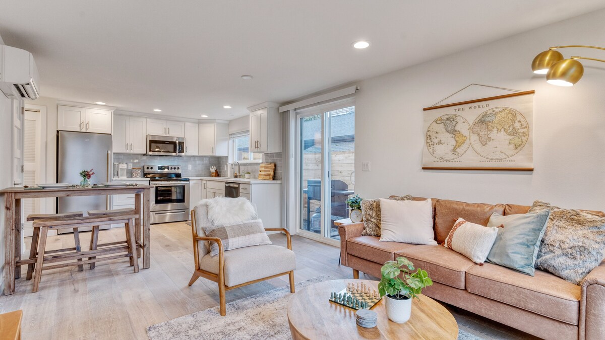 Quiet, Charming 2 Bedroom Home in the heart of Madison Park