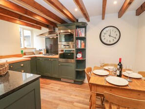 Cottage | Private kitchen | Fridge, dishwasher, electric kettle, toaster