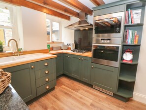 Cottage | Private kitchen | Fridge, dishwasher, electric kettle, toaster