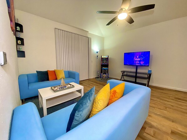 Interior - PENTHOUSE 2BD2BTH PAC-MAN/ROKU (St. Peters)