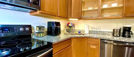 Fridge, microwave, stovetop, dishwasher