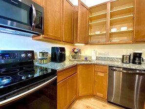 Fridge, microwave, stovetop, dishwasher - PENTHOUSE 2BD2BTH PAC-MAN/ROKU (St. Peters)