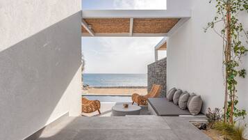 Villa Deluxe, 3 habitaciones, vistas a la piscina, junto a la playa | Terraza o patio