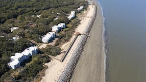 Beach - Villa 452 - lovely condo just steps away from pool and beaches (Jekyll Island)