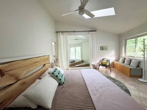 4 bedrooms, desk, WiFi, bed sheets