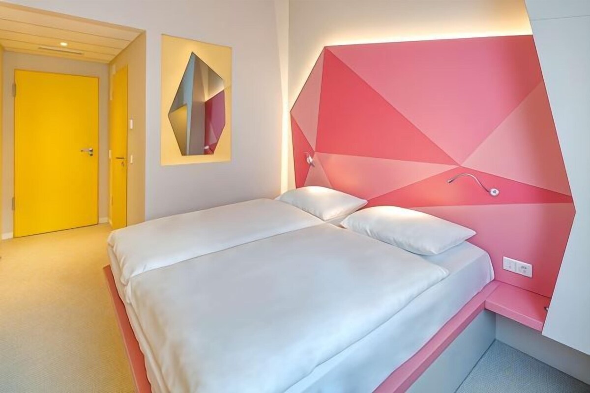 Hypo-allergenic bedding available, laptop workspace, soundproofing