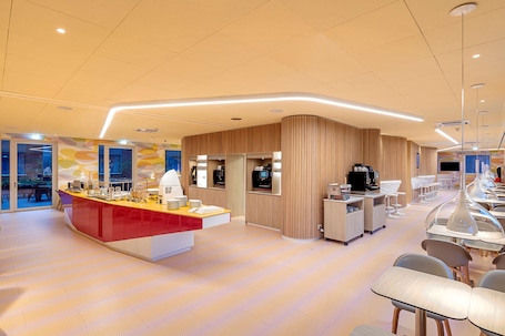 Daily buffet breakfast (EUR 15.90 per person)