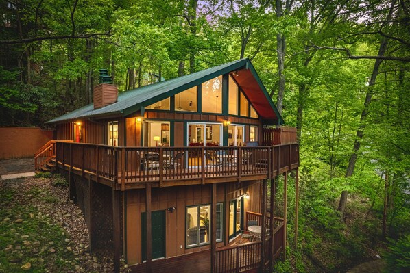 Exterior - ❤Winter Warm up⛰Hot Tub/2 Fireplaces/Theater/5min to GSMNP/Close to Gatlinburg (Gatlinburg)