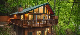 Smokey Getaway⛰~5min to GSMNP~Hot Tub~Theater~2 Fireplaces