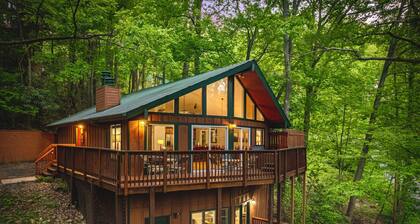 Spring Break Escape⛰Hot Tub~Theater~2 Fireplaces~5min to GSMNP