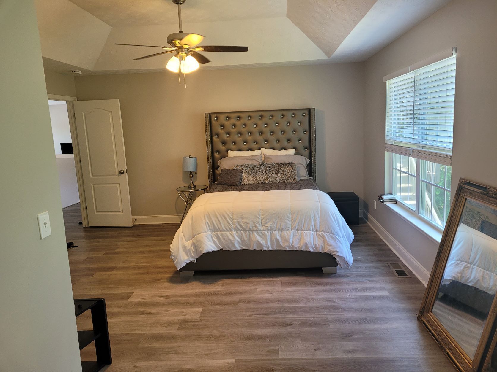 Private Family Home Overlooking Pond (Pet Friendly)