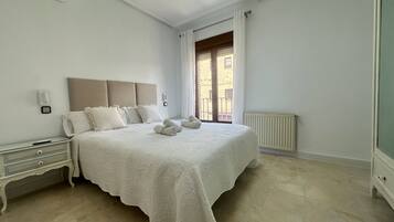 4 bedrooms, travel crib, WiFi (free), bed sheets