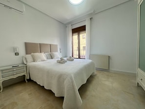 4 bedrooms, travel cot, free WiFi, bed sheets