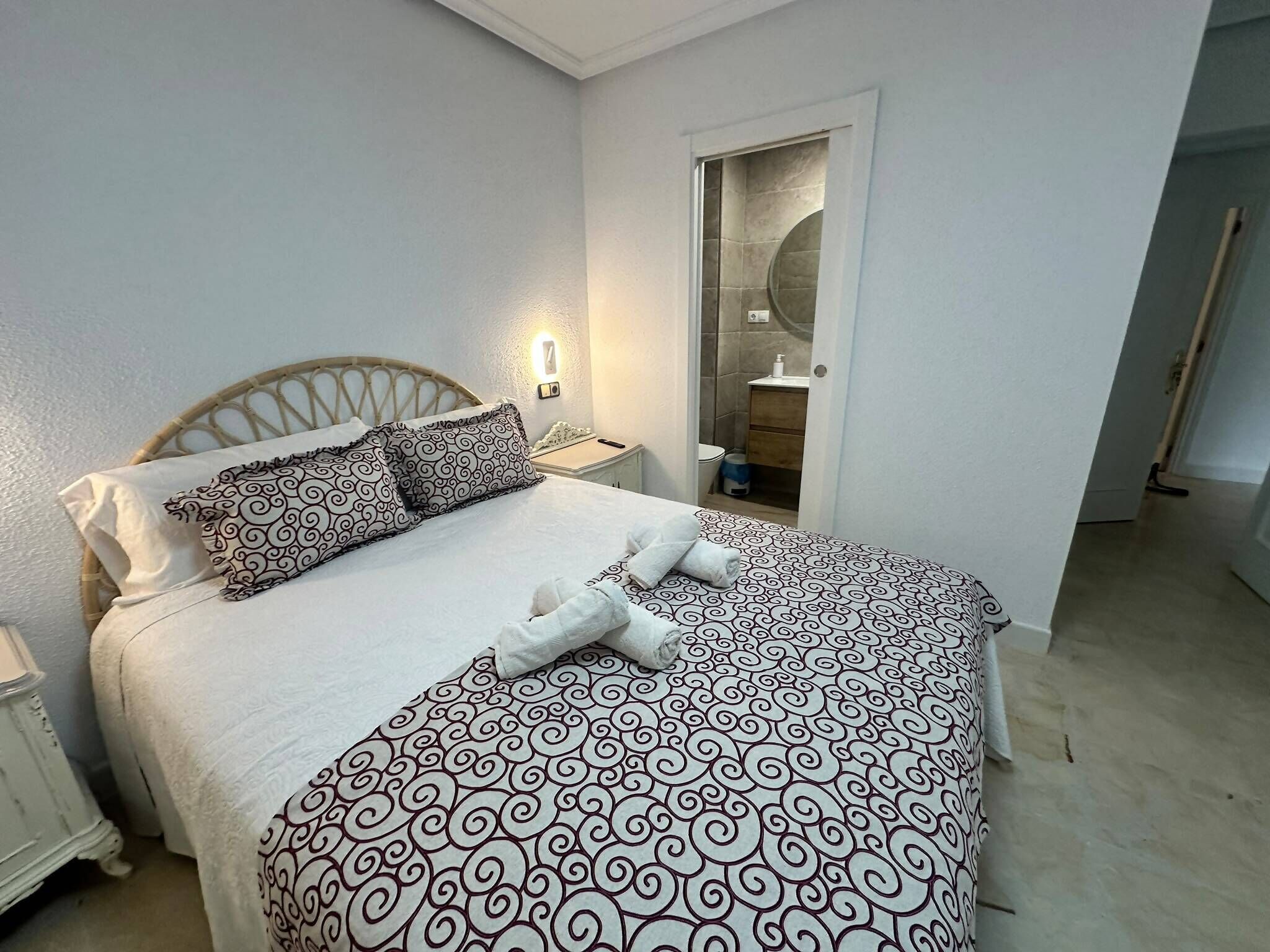 4 dormitorios, cuna de viaje, wifi gratis y ropa de cama