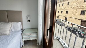 4 多间卧室、旅行婴儿床、免费 WiFi、床单