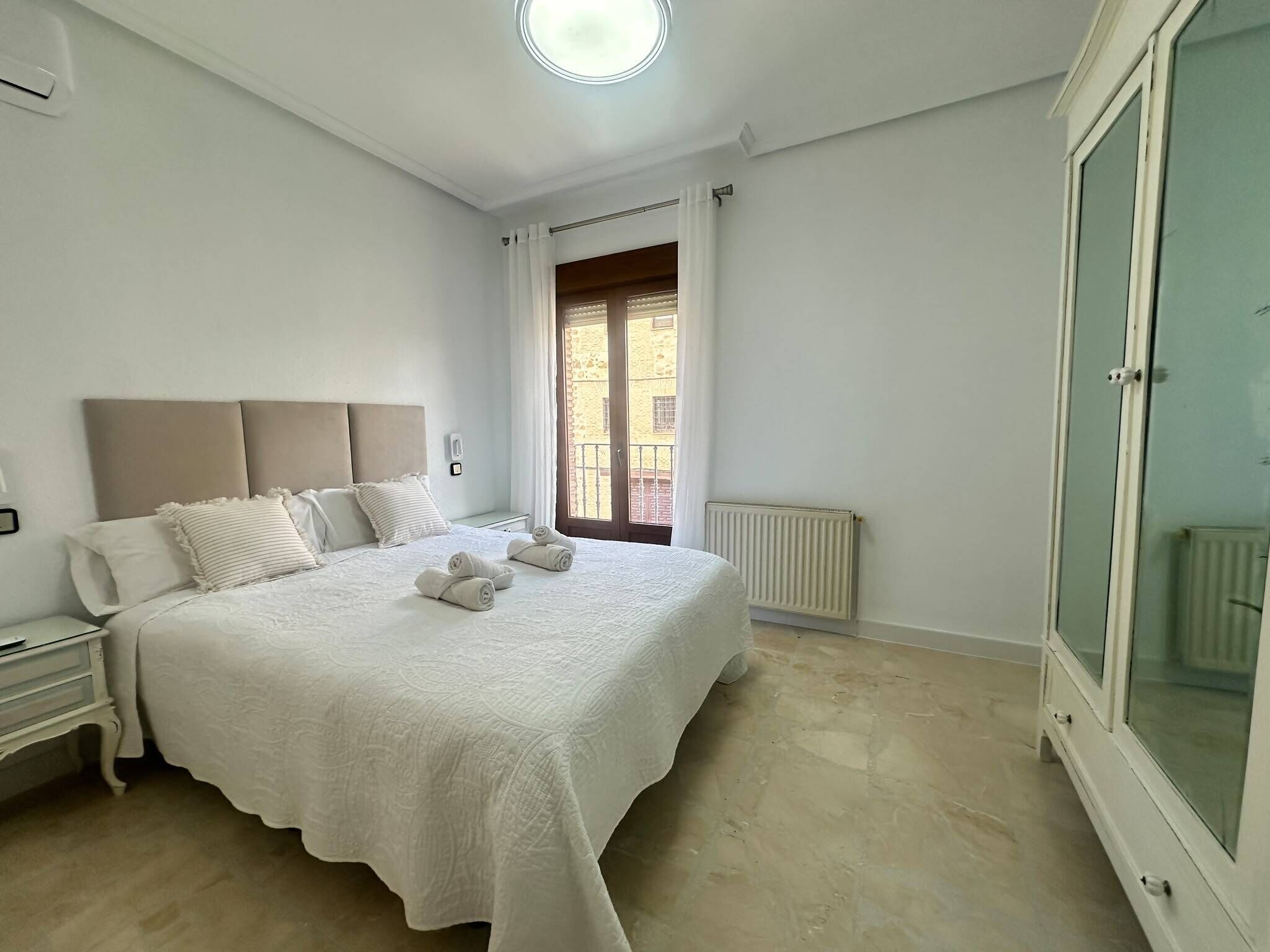 4 dormitorios, cuna de viaje, wifi gratis y ropa de cama