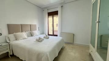 4 dormitorios, cuna de viaje, wifi gratis y ropa de cama