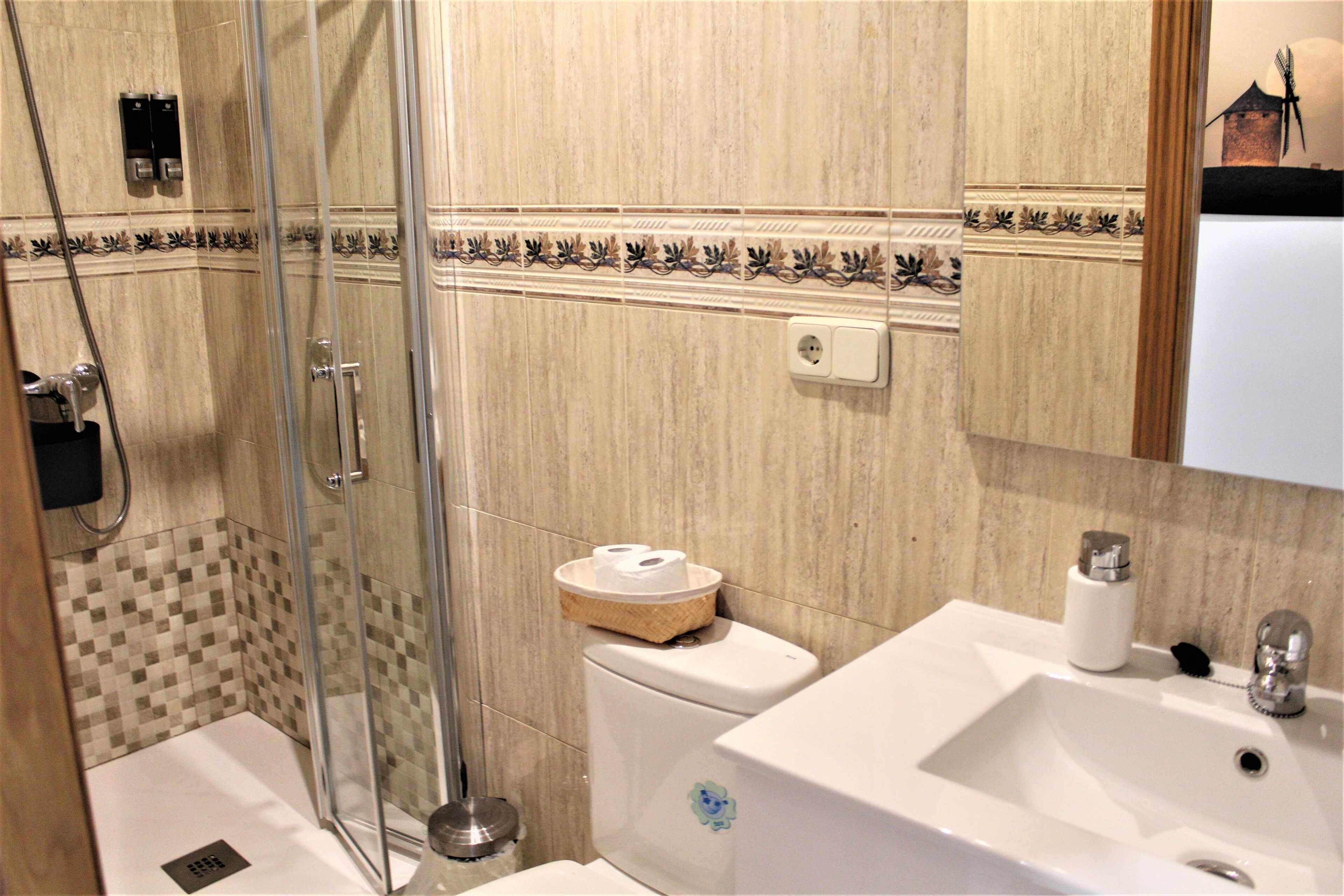 Sèche-cheveux, serviettes fournies