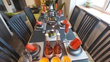 House | Dapur peribadi | Peti sejuk, ketuhar gelombang mikro, ketuhar, dapur