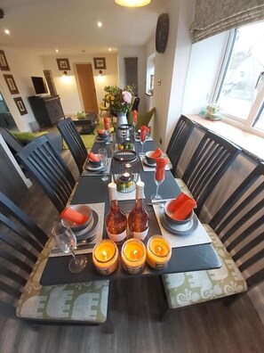 Casa | Cocina privada | Frigorífico, microondas, horno y placa de cocina