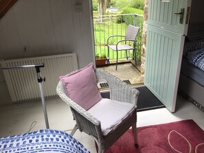 Balcony - Cozy Camborne Studio Retreat With two Single Beds (Camborne)